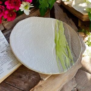 Beautiful Platter Textured Stoneware 10.75” Cream/Lime/Tan Gatherings & Parties